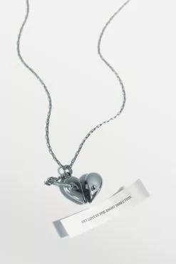 Fortune & Frame Heart + Arrow Locket Necklace -FRAME SHOP 5fedf8b5 8240 4c3a bb7b 92d8e5a79984