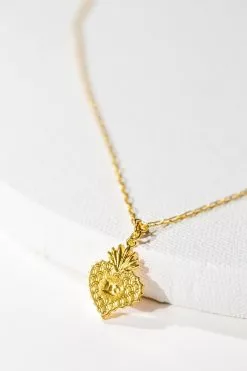 Fortune & Frame Sacred Heart Pendant Necklace -FRAME SHOP a9dd3f21 b6d7 43b2 b02d 0821f1a3a151