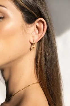 Fortune & Frame Mini Sacred Heart Earrings -FRAME SHOP f5b5724b f8cf 49cb 91fe 222d08754915
